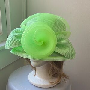 This is a lime green mesh fascinator hat with a triple flower design Ellie brand